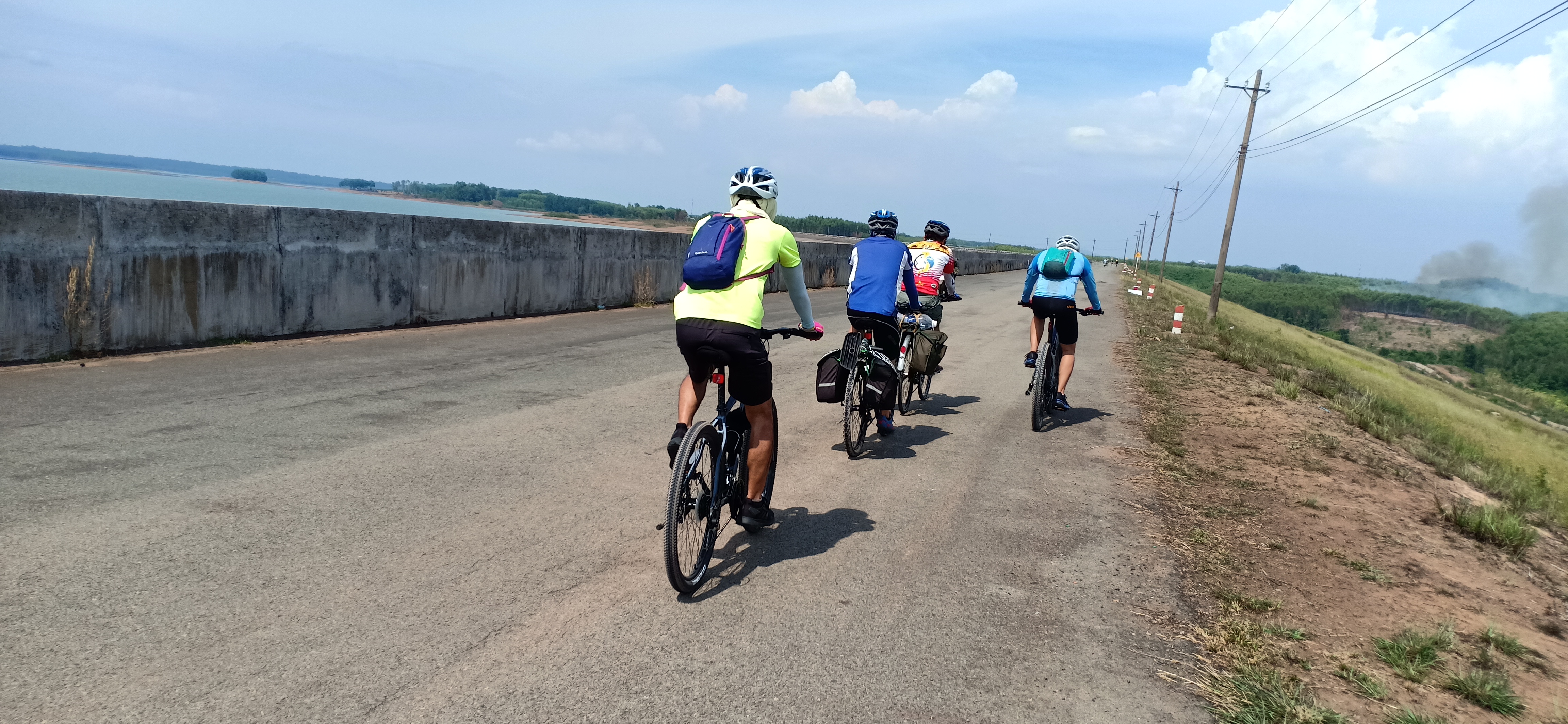 CYCLING TO EXPLORE THE LAKE & FOREST DAY TRIP