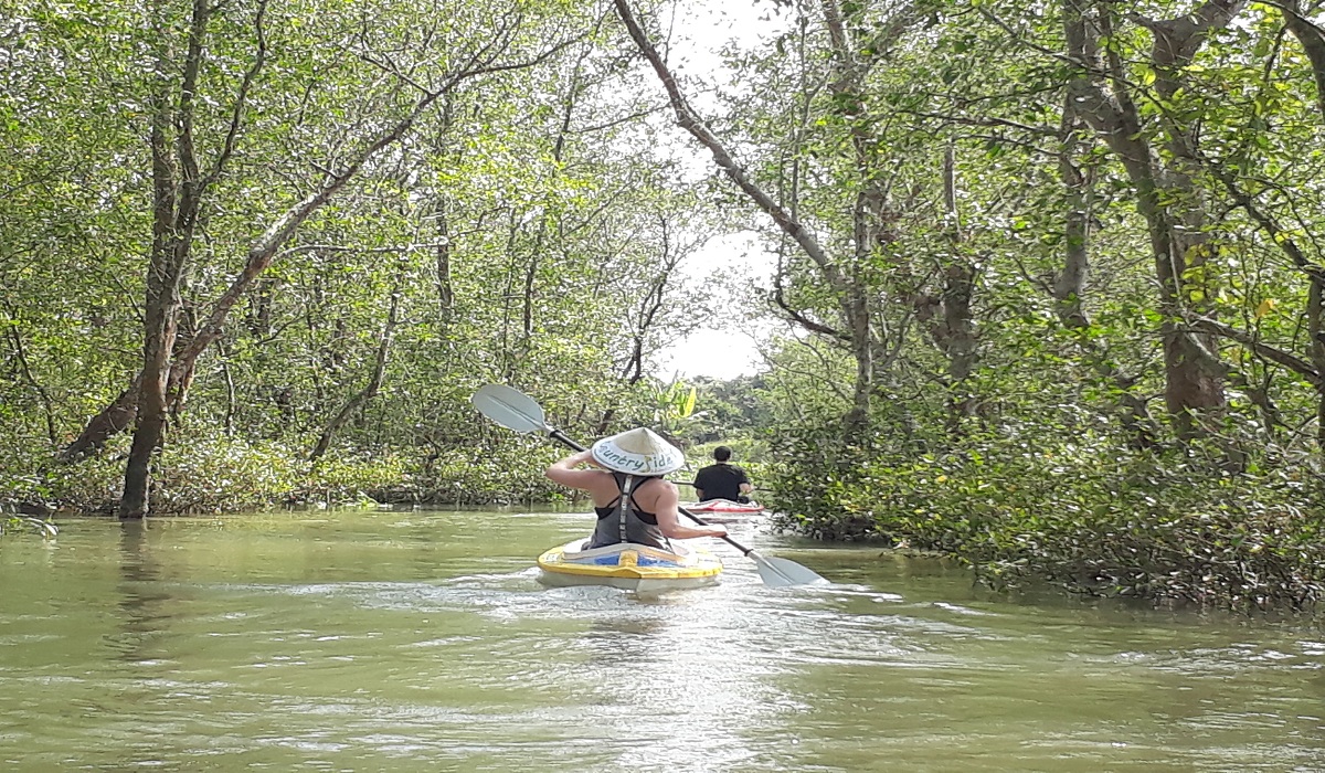  kayaking-vietnam-sea